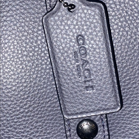 I am selling a big coach bag - Picture 4 of 7